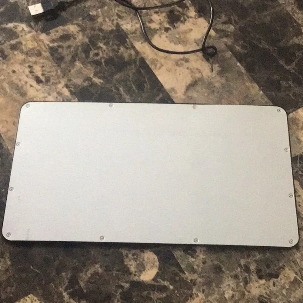 iPad key board w usb cord.NEW